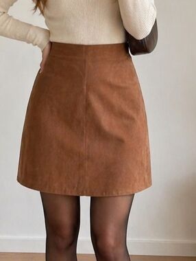Cedars brand vintage suede skirt in a classic cognac Leather.New No Tag.